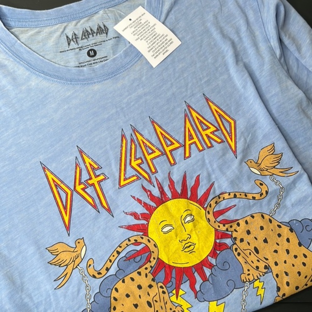 Def Leppard Band Graphic Tee, light blue, size M NWT